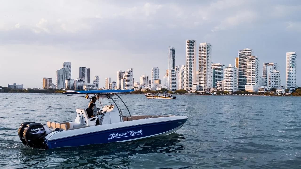 Lancha 28 pies en Cartagena con snorkel incluido - tours a Islas del Rosario