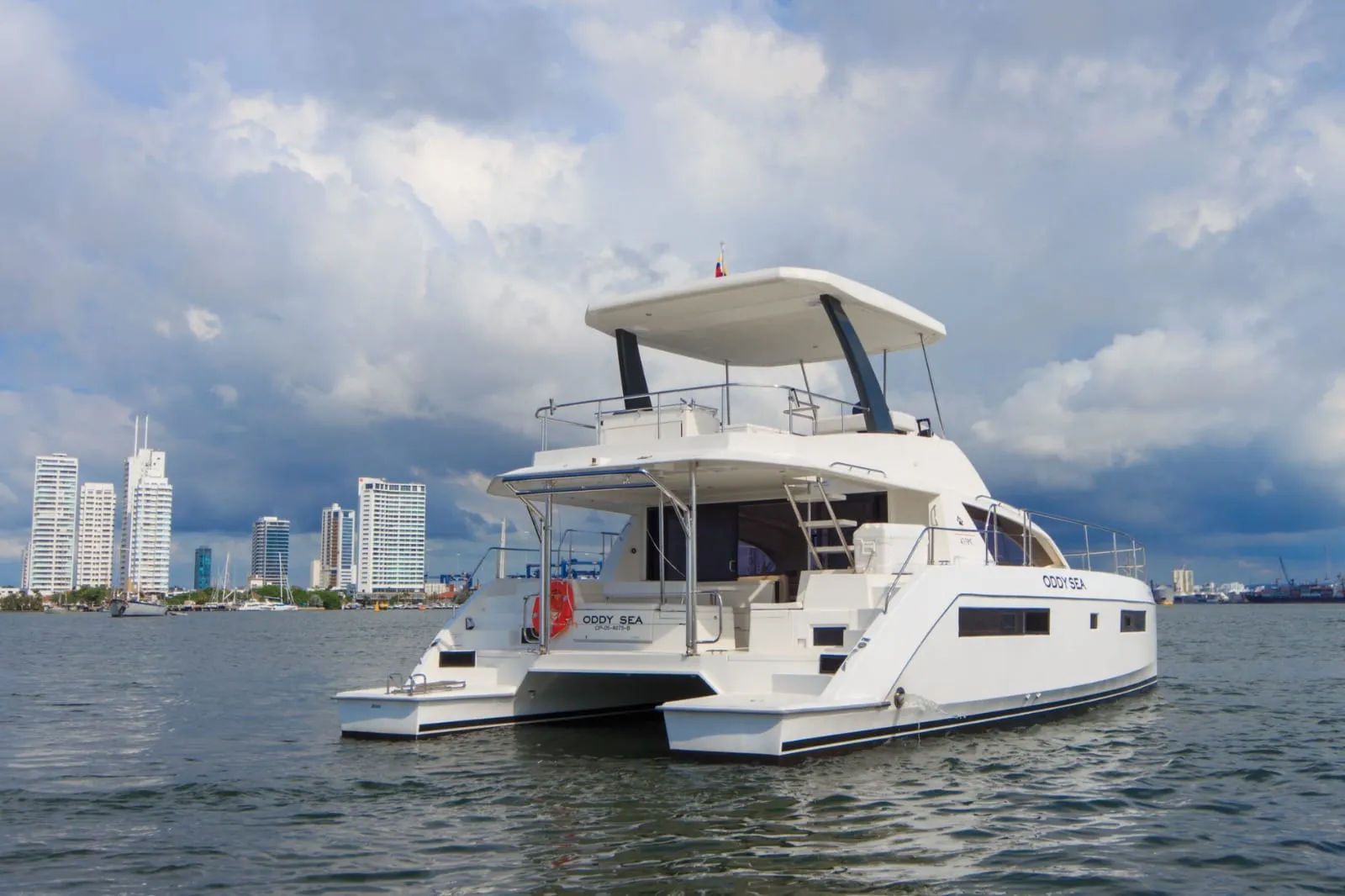 Catamarán Odysea Powercat Leopard 43 en Cartagena